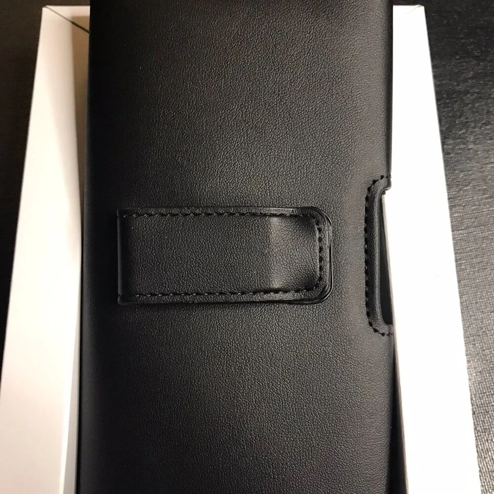 nsignia™ - Universal Holster Case for Screens up to 6.9